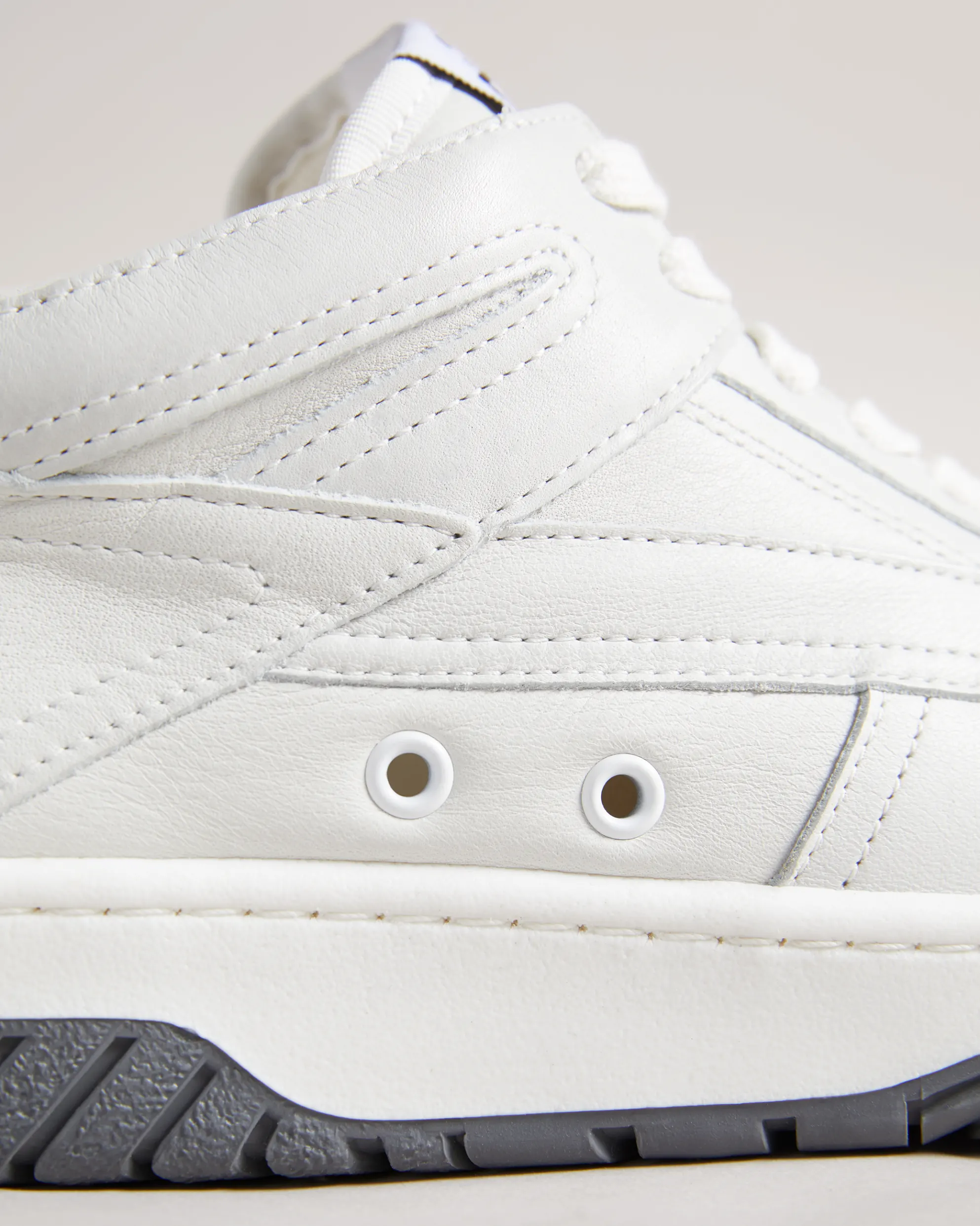 Ted Baker Εκρού Δερμάτινο Sneakers - Image 4