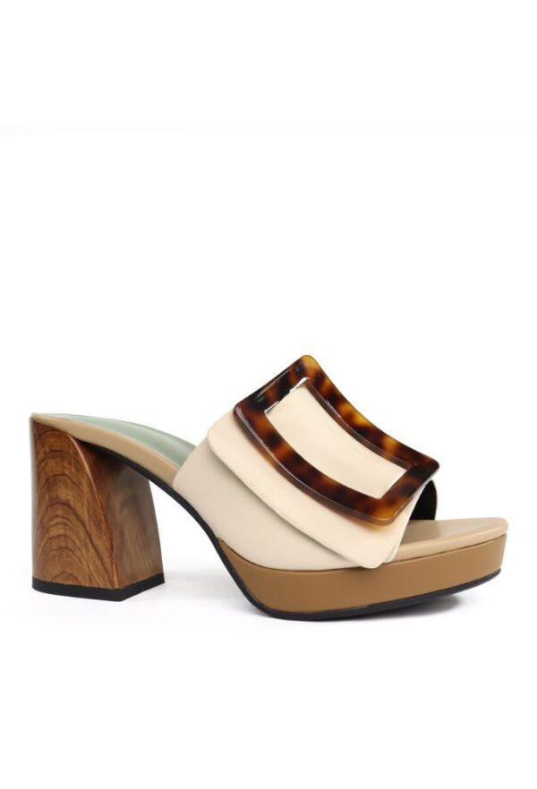 Noa Harmon Μπεζ Μules Με Ψηλό Τακούνι Και Διακοσμητική Αγκράφα.