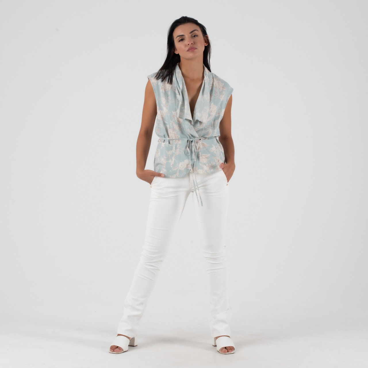 Forel Αμάνικο Γιλέκο/ Μπλούζα σε παστελ αποχρώσεις με λουλούδια - Image 2