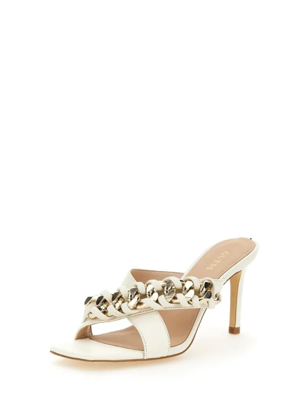 Guess Εκρού Πέδιλο με Ψηλό Τακούνι και Λεπτομέρεια με Αλυσίδα