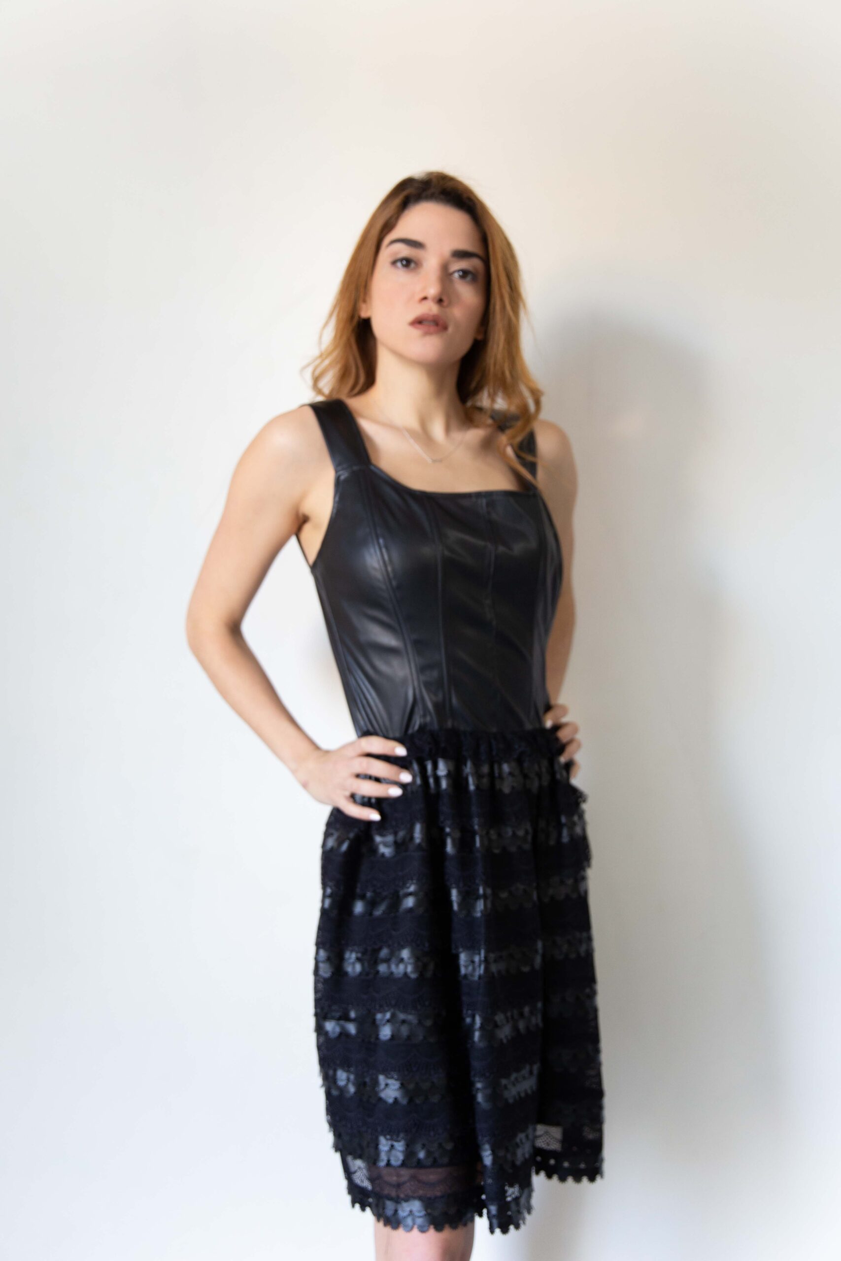 C. Manolo Μαύρο Mini Δερματίνη Φόρεμα με φαρδιά ράντα - Image 3