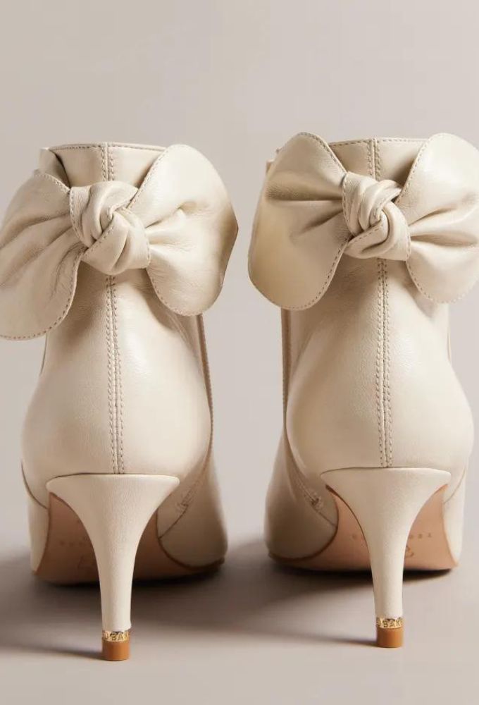 Ted Baker Μποτάκια Δερμάτινα Ιβουάρ με Λεπτομέρεια Φιόγκο - Image 2