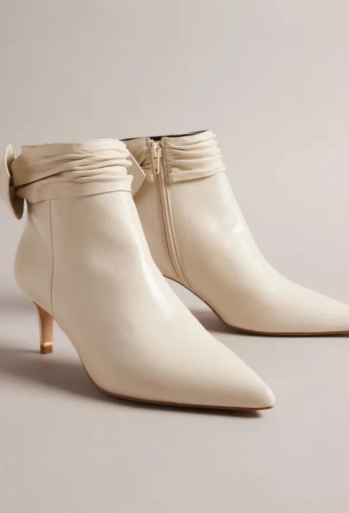 Ted Baker Μποτάκια Δερμάτινα Ιβουάρ με Λεπτομέρεια Φιόγκο - Image 4