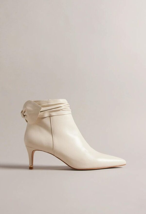 Ted Baker Μποτάκια Δερμάτινα Ιβουάρ με Λεπτομέρεια Φιόγκο