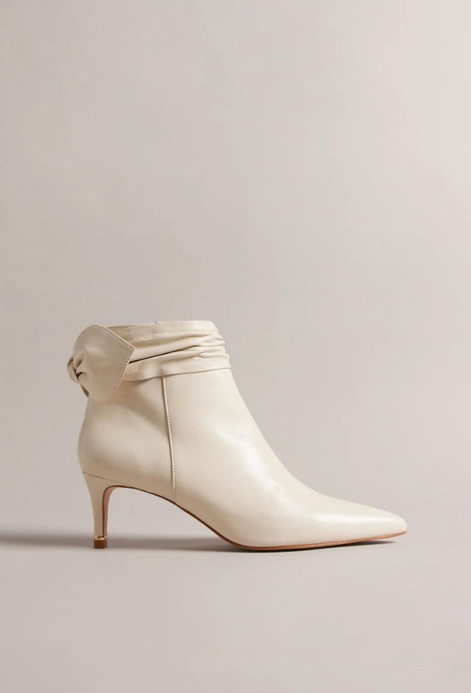 Ted Baker Μποτάκια Δερμάτινα Ιβουάρ με Λεπτομέρεια Φιόγκο