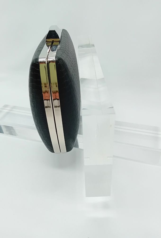 4QUEENS Mαύρο Clutch Τσαντάκι με Ασημί Αλυσίδα - Image 6