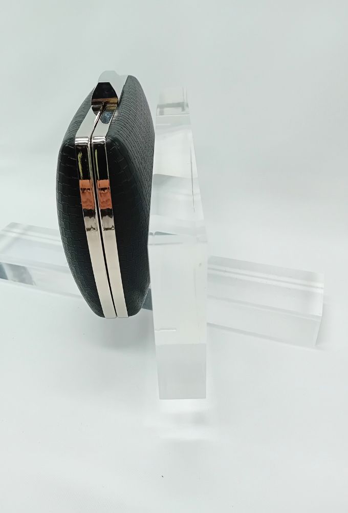 4QUEENS Mαύρο Clutch Τσαντάκι με Ασημί Αλυσίδα - Image 7