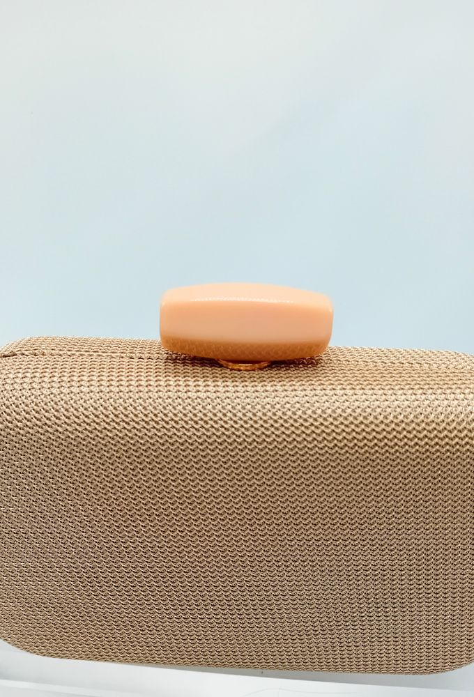 4QUEENS Τσαντάκι Clutch από Ύφασμα με Ιδιαίτερο Κούμπωμα από Ρητίνη Μπεζ/Χρυσό - Image 5