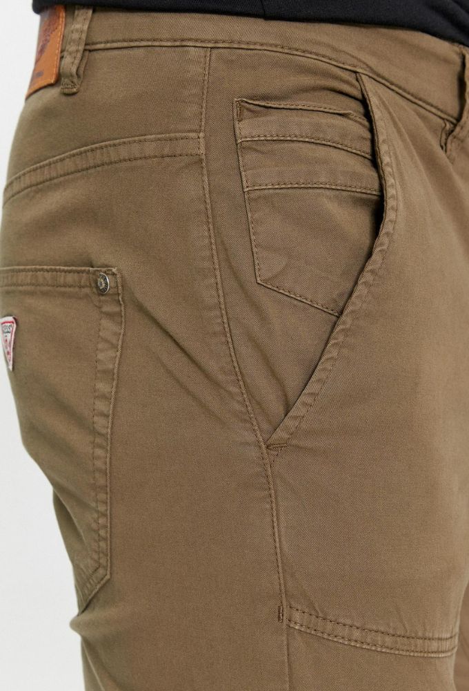 Guess Ανδρικό Παντελόνι σε Slim Εφαρμογή Χακί - Image 6