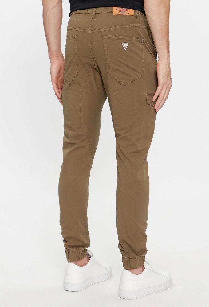 Guess Ανδρικό Παντελόνι σε Slim Εφαρμογή Χακί - Image 5