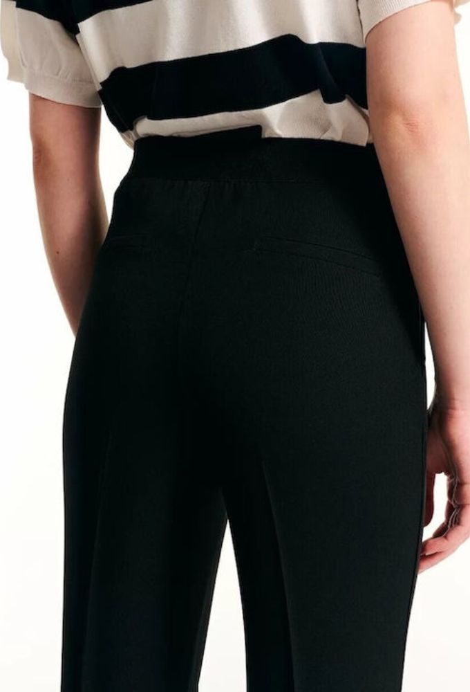 Forel Γυναικείο Κρεπ Capri Παντελόνι σε Slim Εφαρμογή Μαύρο - Image 2