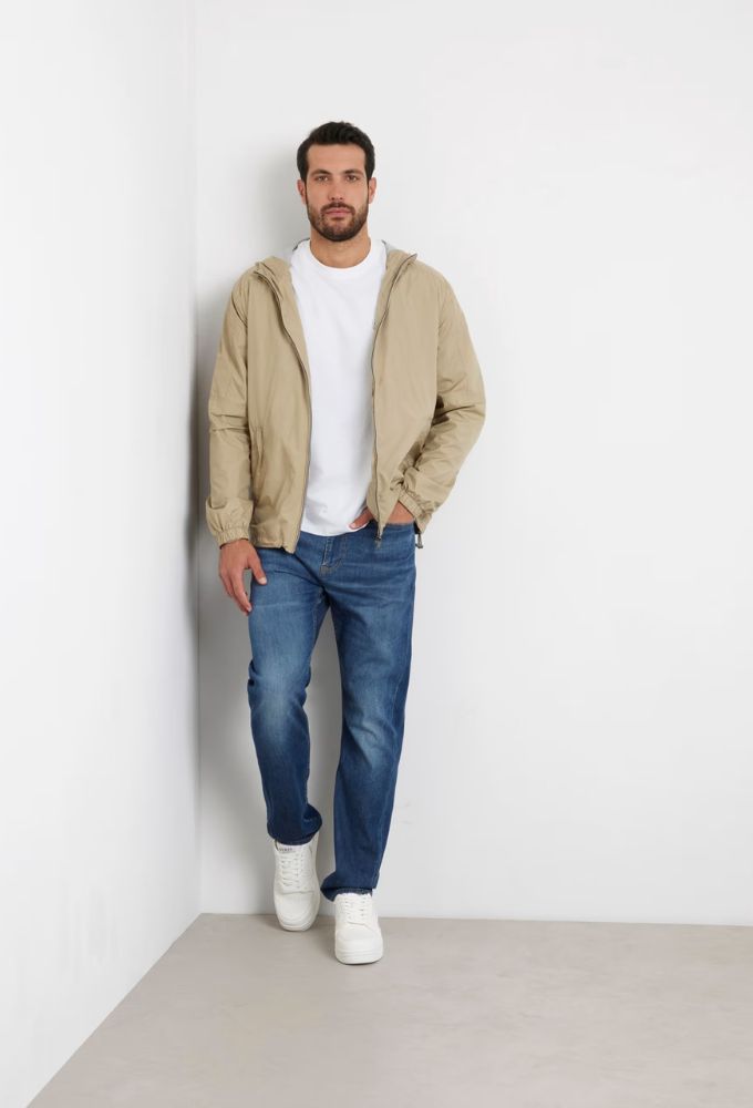 Guess Μπουφάν με Patch Μικρό Τριγωνικό Λογότυπο Μπεζ - Image 4