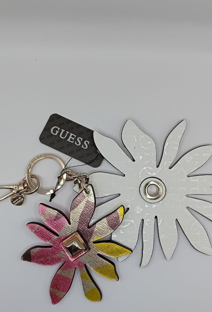 Guess Μπρελόκ Με Λουλούδια Λευκό και Εμπριμέ - Image 2