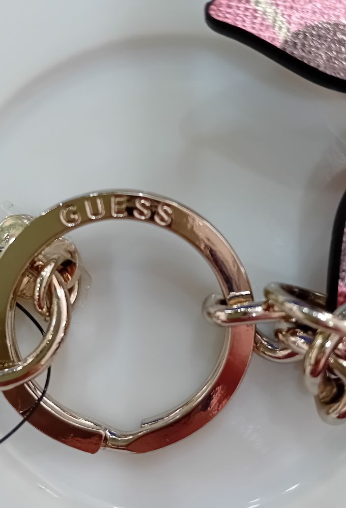 Guess Μπρελόκ Με Λουλούδια Ροζ Εμπριμέ - Image 4
